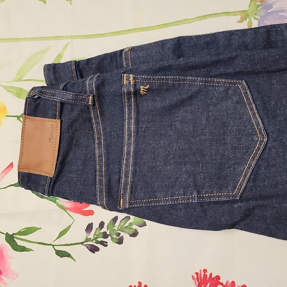 MADEWELL Curvy High-Rise Skinny Jeans in Seville Wash. - Picture 6 of 6